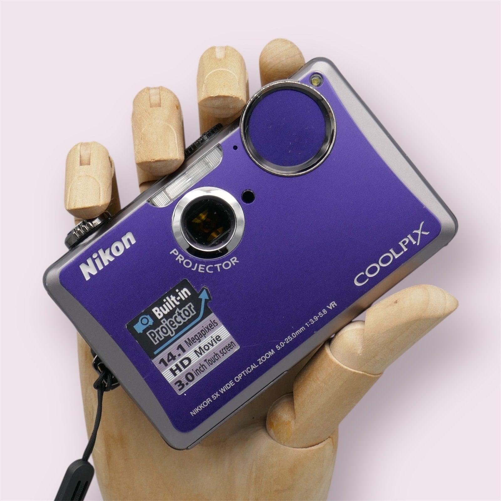 Nikon Coolpix S1100pj Digital Camera CCD, 5x Optical Zoom