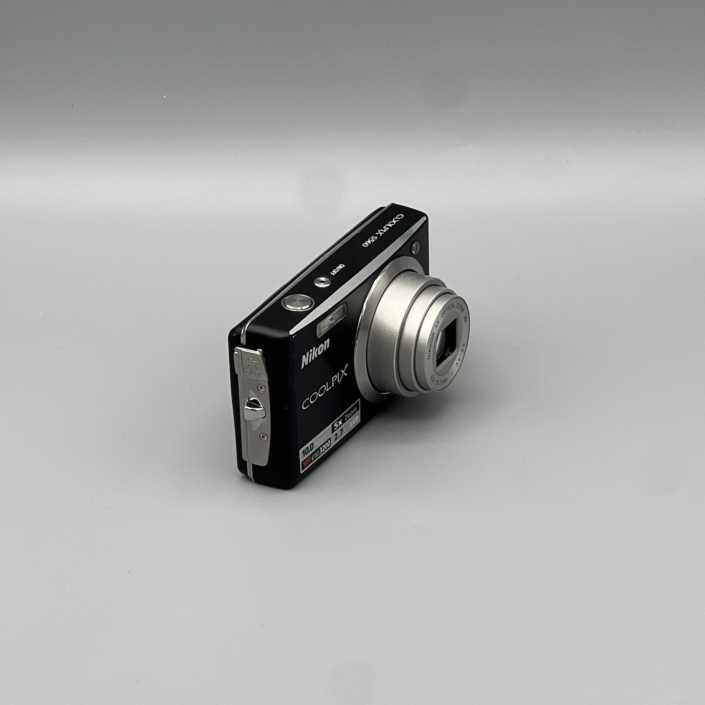 Nikon Coolpix S560 Digital Camera