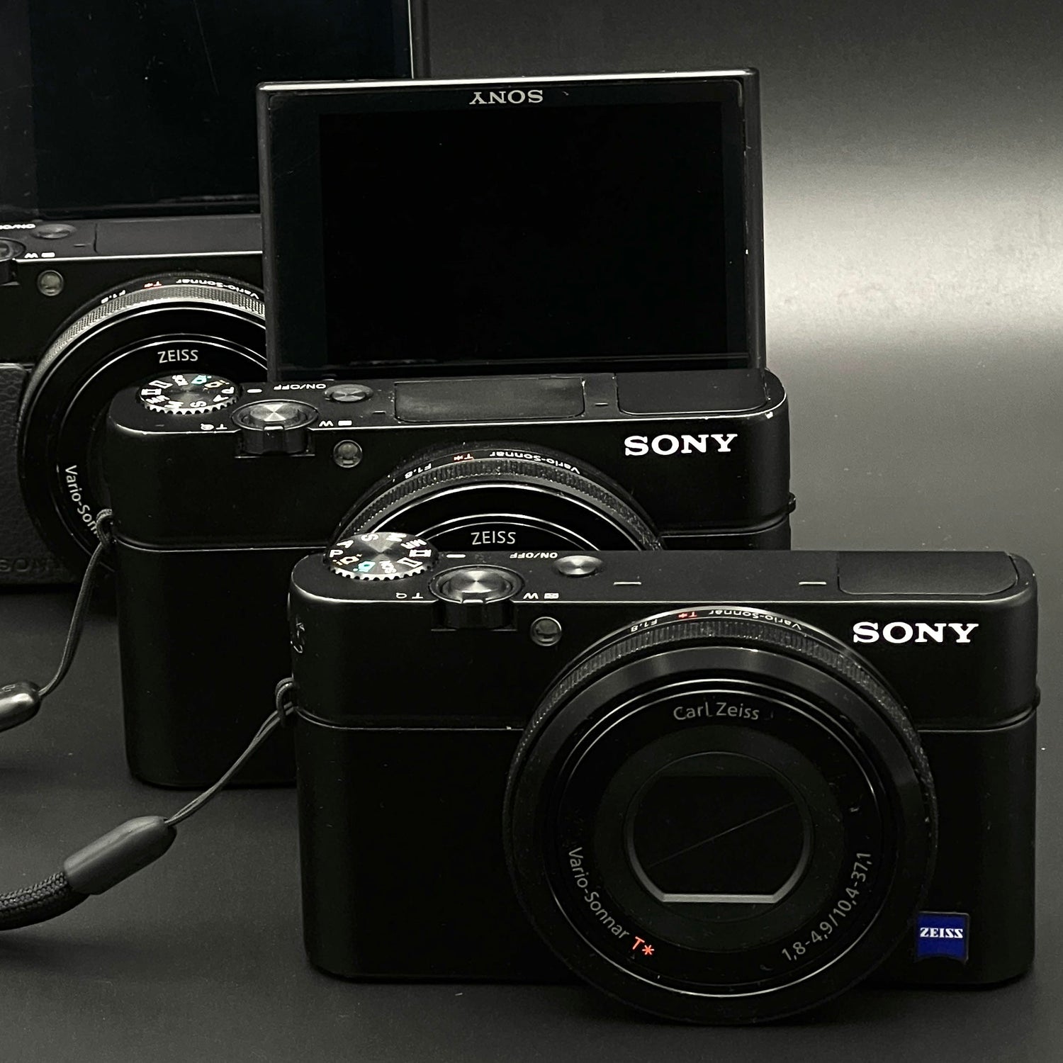 Pro-Grade Compact Digital Cameras - Retro Digitals