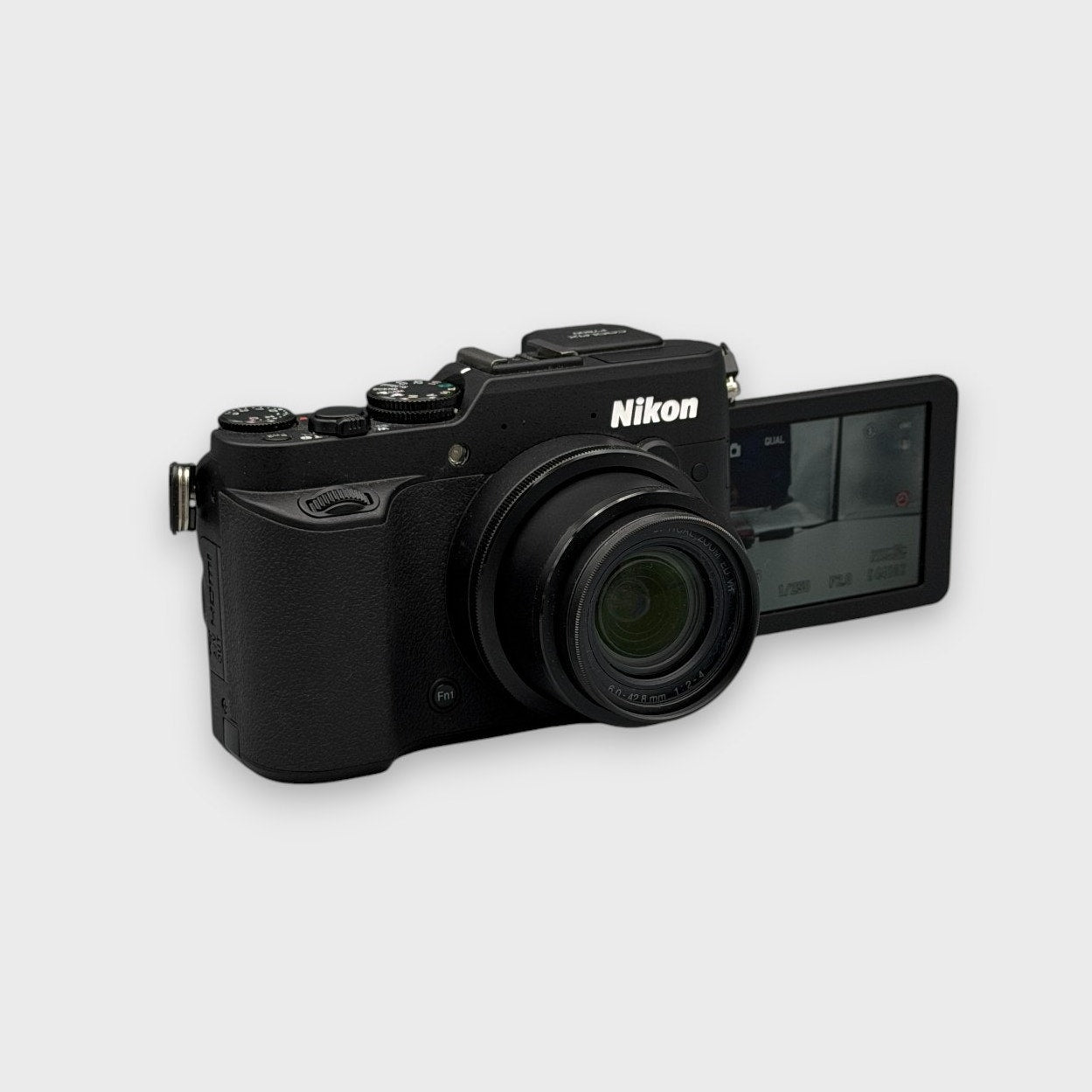 Nikon Coolpix P7800 Digital Camera | 12.2MP CMOS, Flip Screen, 7.1