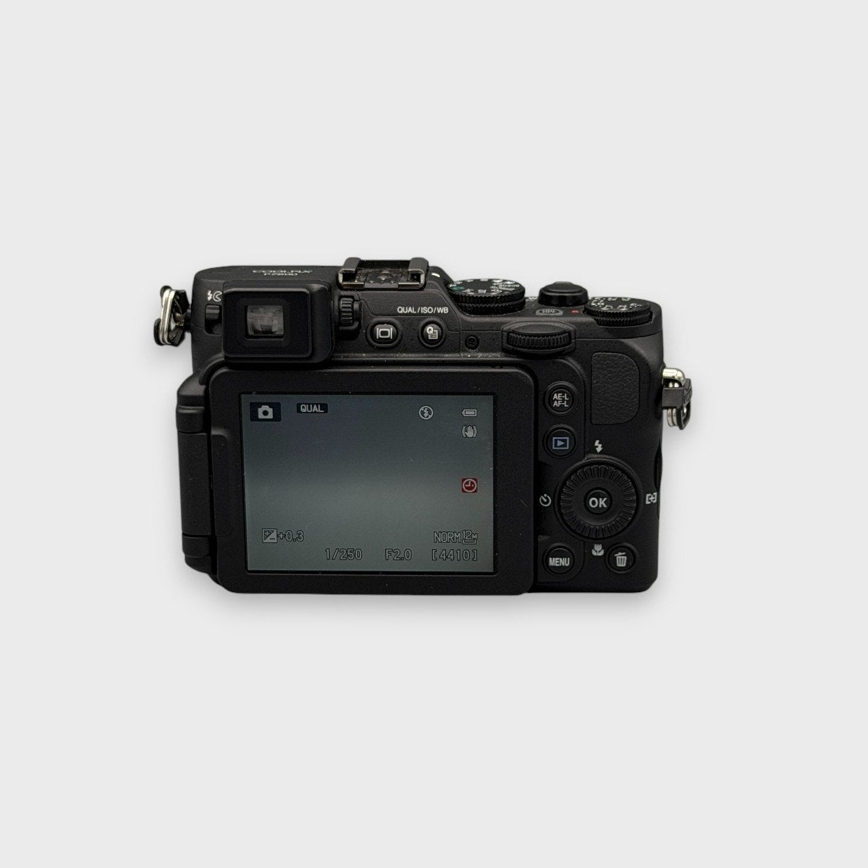 Nikon Coolpix P7800 Digital Camera | 12.2MP CMOS, Flip Screen, 7.1