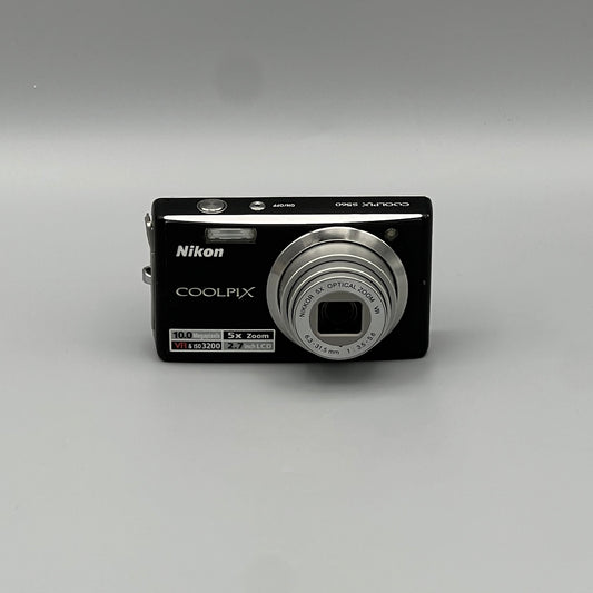 Nikon Coolpix S560 Digital Camera