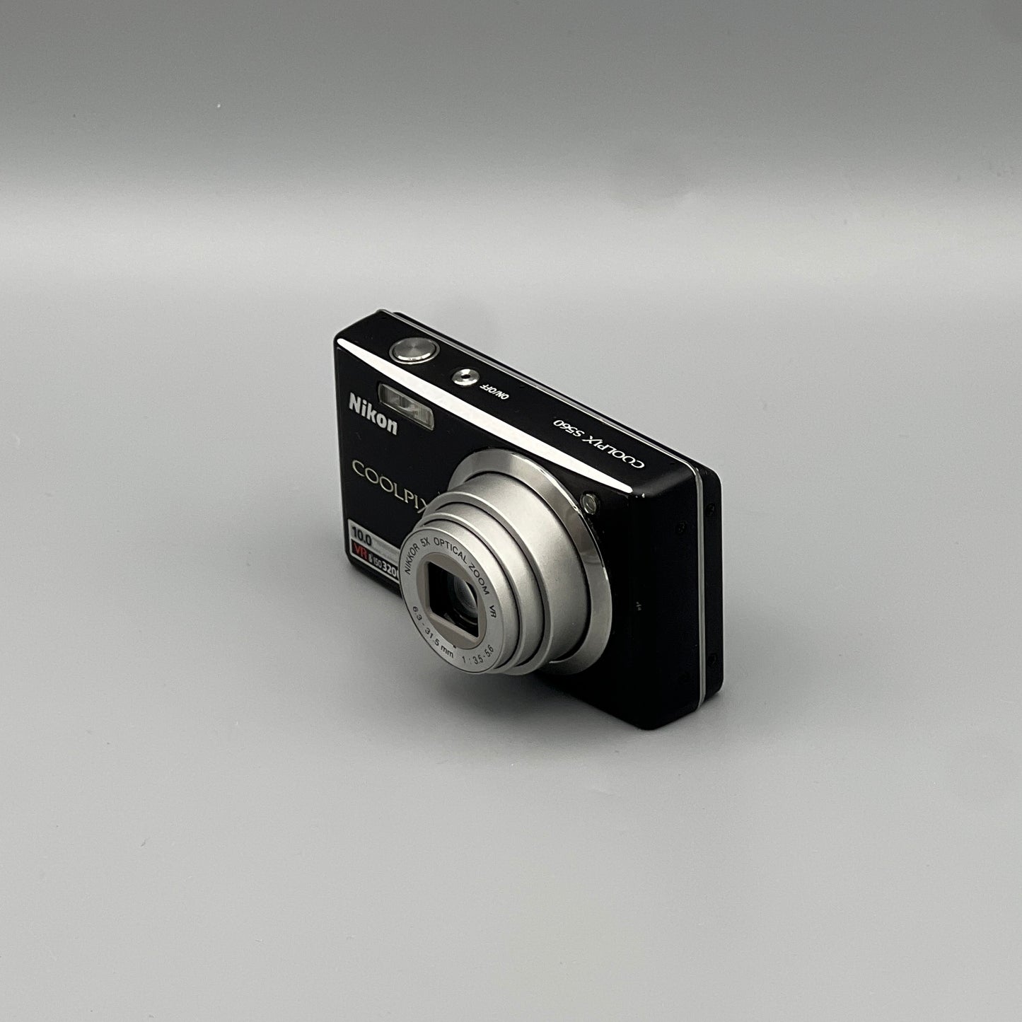 Nikon Coolpix S560 Digital Camera