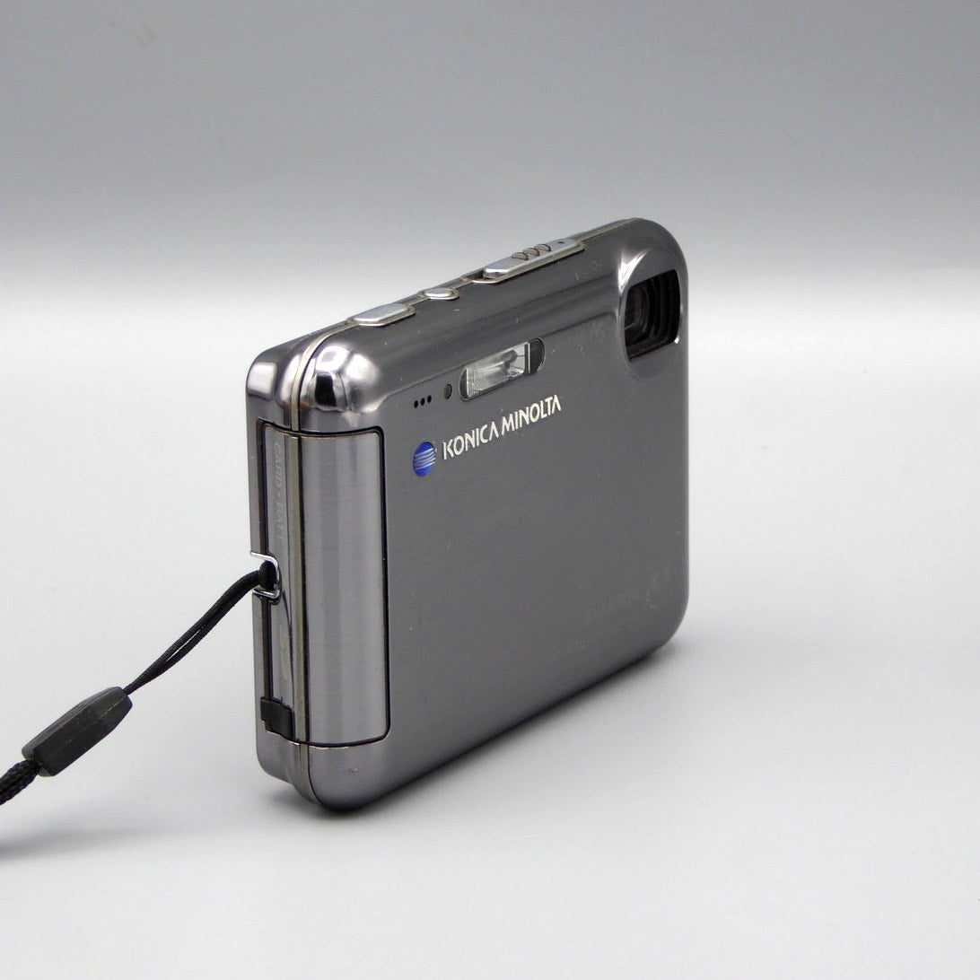 Konica Minolta DiMAGE X1 Digital Camera