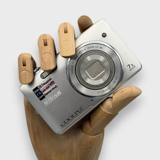 Nikon COOLPIX S3500 Digital Camera