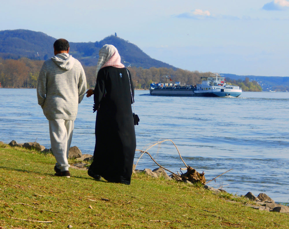 A rear-view walk beside the Rhine