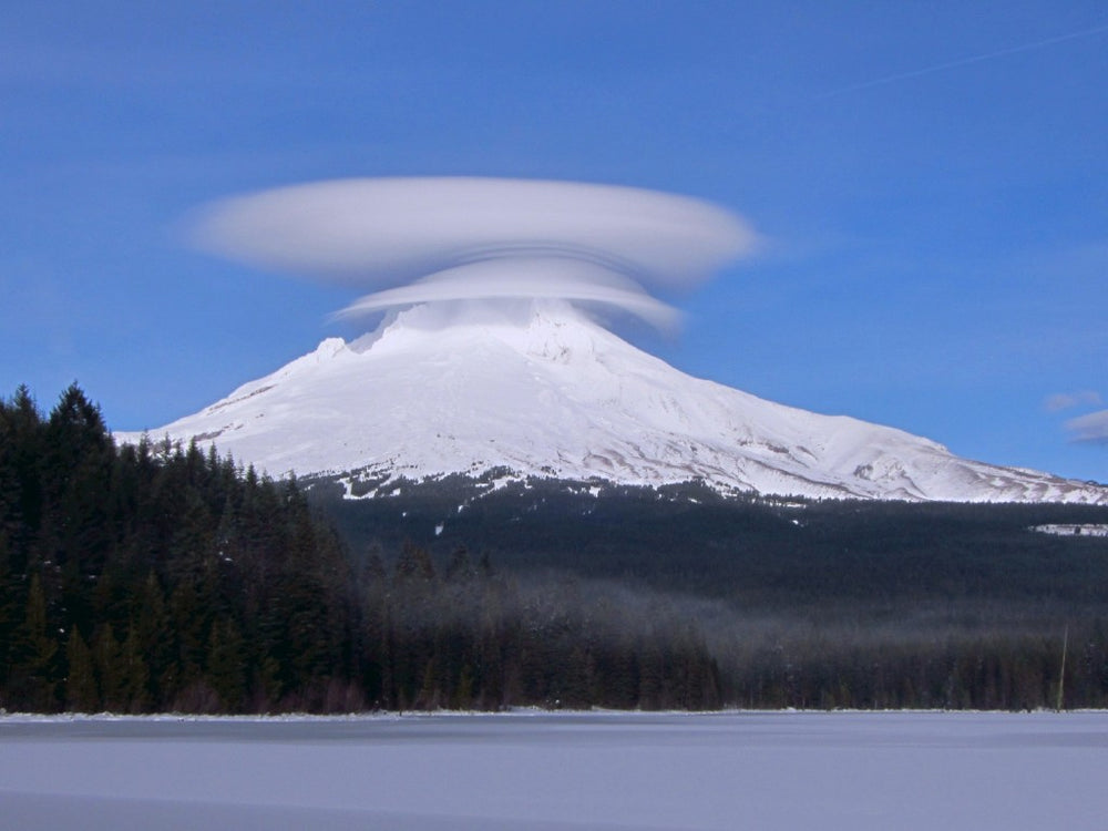 Lenticular cloud over Mount Hood